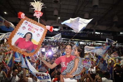 Mayra Dias reúne mais de 8 mil pessoas e fortalece campanha em Manaus