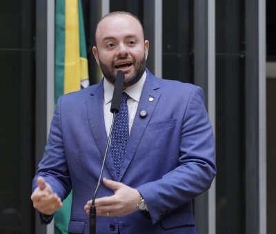 DEPUTADO FAUSTO JR. APRESENTA PROJETO QUE PREVÊ ADICIONAL NO BOLSA FAMÍLIA PARA MÃES SOLO DE  CRIANÇAS E ADOLESCENTES COM AUTISMO